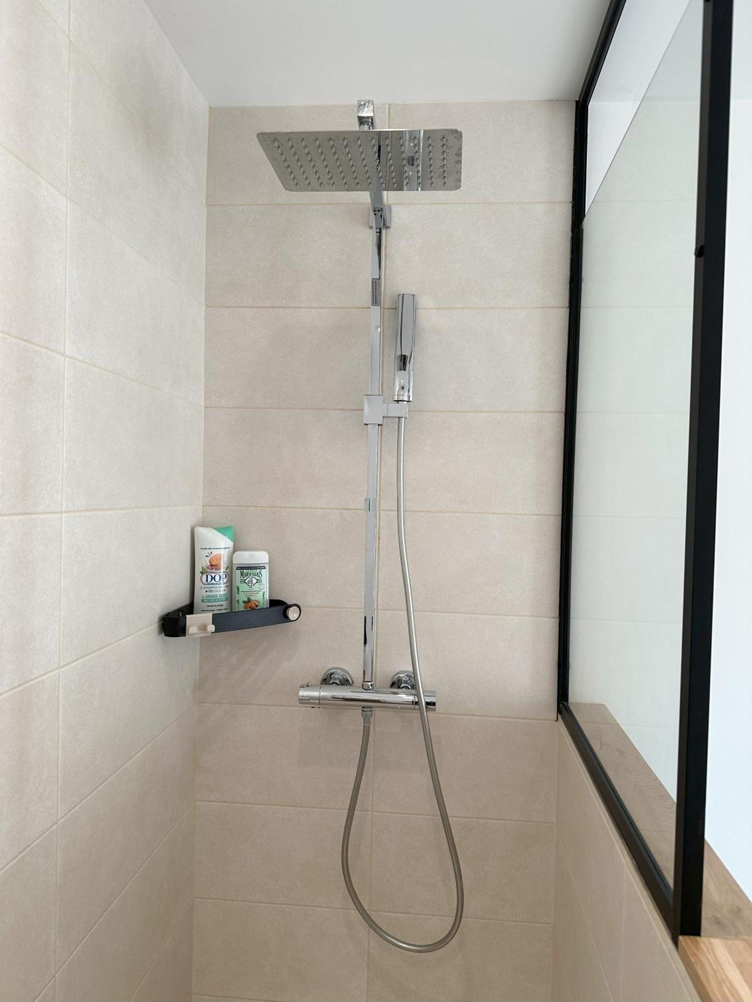 Sunny House - Villa 4 Chambres - Saint Genis Les Ollieres ภายนอก รูปภาพ